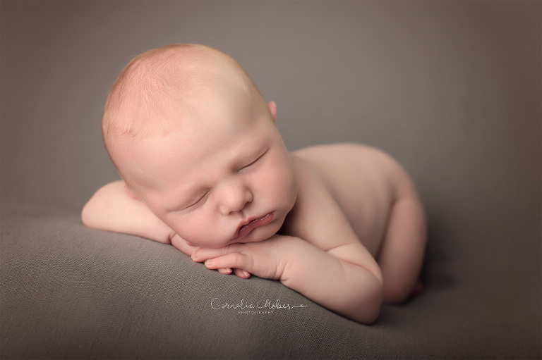 Neugeborenenfotografie Neugeborenenfotos Newbornportraits Newbornshoot Newborn Baby Photographer Babyshoot Babyfotografie Portrait Familie Cornelia Moebes Photography