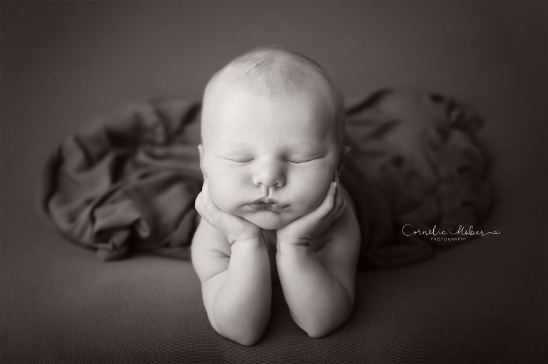 Neugeborenenfotografie Neugeborenenfotos Newbornportraits Newbornshoot Newborn Baby Photographer Babyshoot Babyfotografie Portrait Familie Cornelia Moebes Photography