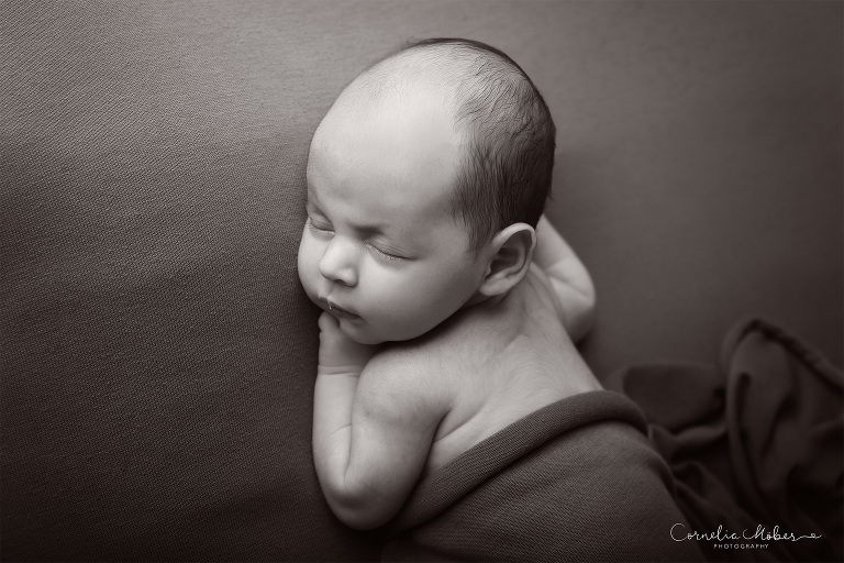 Neugeborenenfotografie Neugeborenenfotos Newbornportraits Newbornshoot Newborn Baby Photographer Babyshoot Babyfotografie Portrait Familie Cornelia Moebes Photography