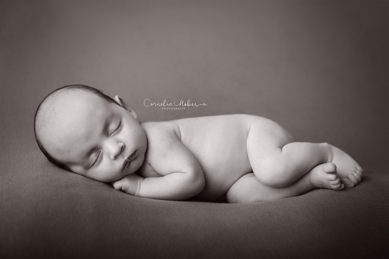Neugeborenenfotografie Neugeborenenfotos Newbornportraits Newbornshoot Newborn Baby Photographer Babyshoot Babyfotografie Portrait Familie Cornelia Moebes Photography