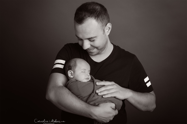 Neugeborenenfotografie Neugeborenenfotos Newbornportraits Newbornshoot Newborn Baby Photographer Babyshoot Babyfotografie Portrait Familie Cornelia Moebes Photography