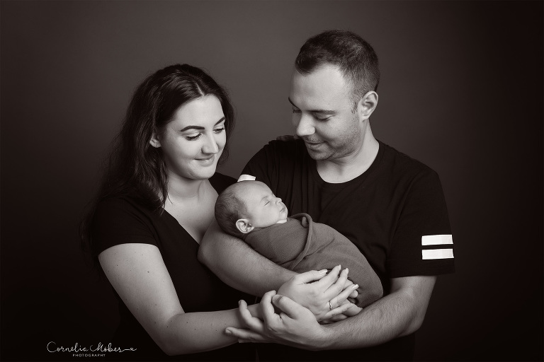Neugeborenenfotografie Neugeborenenfotos Newbornportraits Newbornshoot Newborn Baby Photographer Babyshoot Babyfotografie Portrait Familie Cornelia Moebes Photography