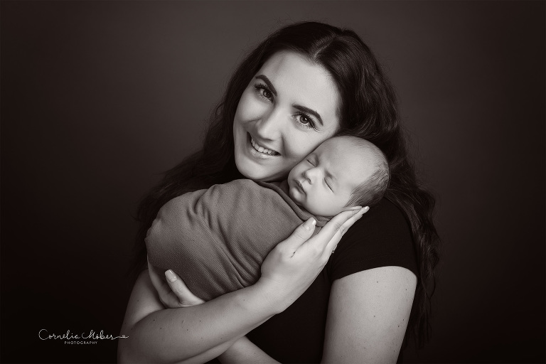 Neugeborenenfotografie Neugeborenenfotos Newbornportraits Newbornshoot Newborn Baby Photographer Babyshoot Babyfotografie Portrait Familie Cornelia Moebes Photography