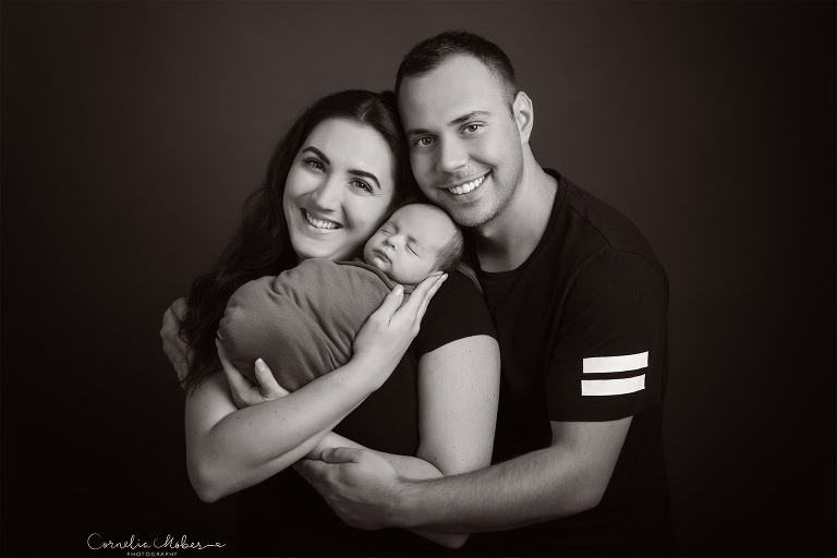 Neugeborenenfotografie Neugeborenenfotos Newbornportraits Newbornshoot Newborn Baby Photographer Babyshoot Babyfotografie Portrait Familie Cornelia Moebes Photography