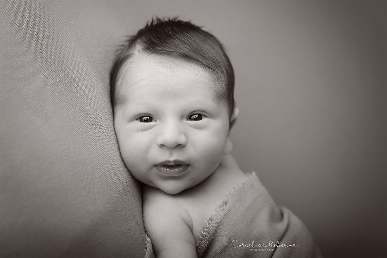 Neugeborenenfotografie Neugeborenenfotos Newbornportraits Newbornshoot Newborn Baby Photographer Babyshoot Babyfotografie Portrait Familie Cornelia Moebes Photography