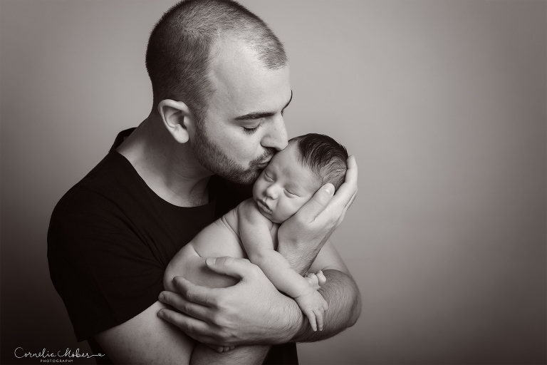 Neugeborenenfotografie Neugeborenenfotos Newbornportraits Newbornshoot Newborn Baby Photographer Babyshoot Babyfotografie Portrait Familie Cornelia Moebes Photography
