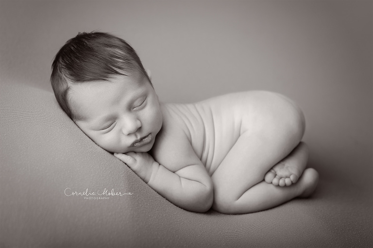 Neugeborenenfotografie Neugeborenenfotos Newbornportraits Newbornshoot Newborn Baby Photographer Babyshoot Babyfotografie Portrait Familie Cornelia Moebes Photography