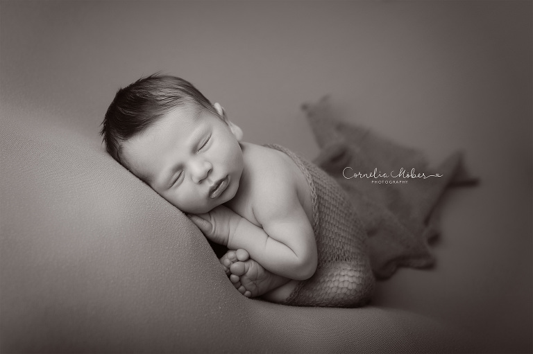 Neugeborenenfotografie Neugeborenenfotos Newbornportraits Newbornshoot Newborn Baby Photographer Babyshoot Babyfotografie Portrait Familie Cornelia Moebes Photography