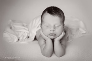 Neugeborenenfotografie Neugeborenenfotos Newbornportraits Newbornshoot Newborn Baby Photographer Babyshoot Babyfotografie Portrait Familie Cornelia Moebes Photography