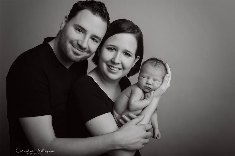 Neugeborenenfotografie Neugeborenenfotos Newbornportraits Newbornshoot Newborn Baby Photographer Babyshoot Babyfotografie Portrait Familie Cornelia Moebes Photography