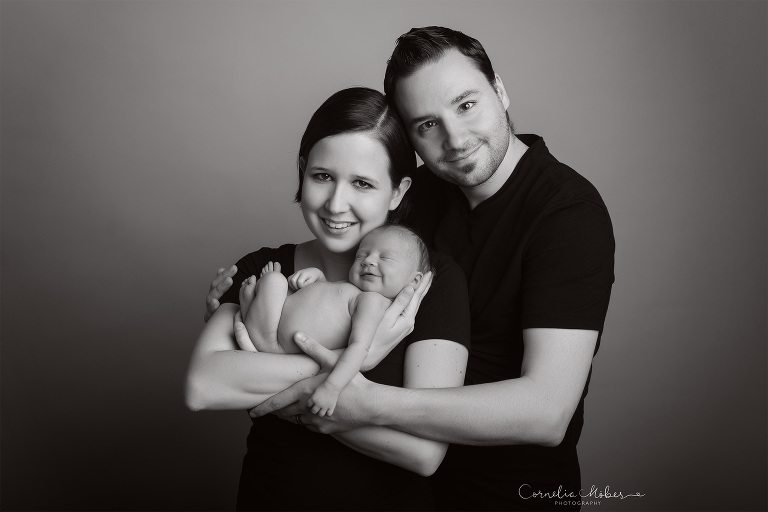 Neugeborenenfotografie Neugeborenenfotos Newbornportraits Newbornshoot Newborn Baby Photographer Babyshoot Babyfotografie Portrait Familie Cornelia Moebes Photography