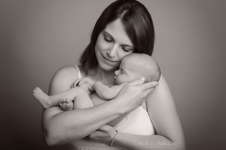 Neugeborenenfotografie Neugeborenenfotos Newbornportraits Newbornshoot Newborn Baby Photographer Babyshoot Babyfotografie Portrait Familie Cornelia Moebes Photography