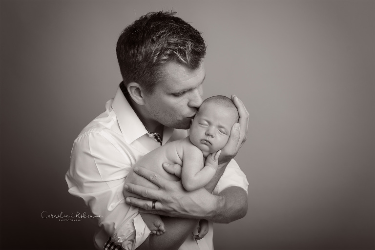 Neugeborenenfotografie Neugeborenenfotos Newbornportraits Newbornshoot Newborn Baby Photographer Babyshoot Babyfotografie Portrait Familie Cornelia Moebes Photography