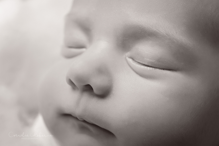Neugeborenenfotografie Neugeborenenfotos Newbornportraits Newbornshoot Newborn Baby Photographer Babyshoot Babyfotografie Portrait Familie Cornelia Moebes Photography