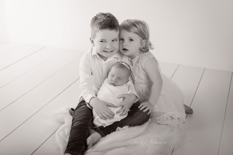Neugeborenenfotografie Neugeborenenfotos Newbornportraits Newbornshoot Newborn Baby Photographer Babyshoot Babyfotografie Portrait Familie Cornelia Moebes Photography