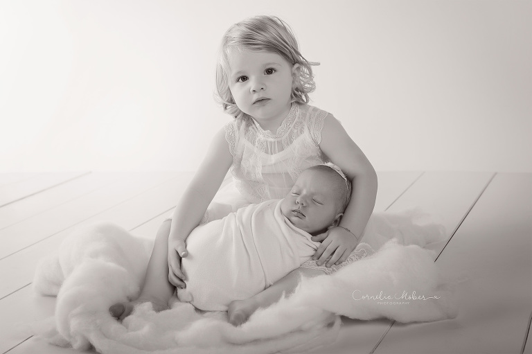 Neugeborenenfotografie Neugeborenenfotos Newbornportraits Newbornshoot Newborn Baby Photographer Babyshoot Babyfotografie Portrait Familie Cornelia Moebes Photography
