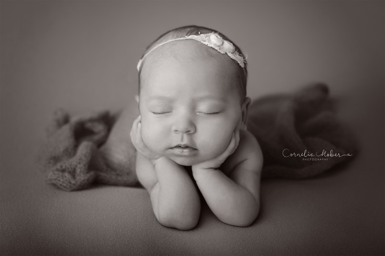 Neugeborenenfotografie Neugeborenenfotos Newbornportraits Newbornshoot Newborn Baby Photographer Babyshoot Babyfotografie Portrait Familie Cornelia Moebes Photography
