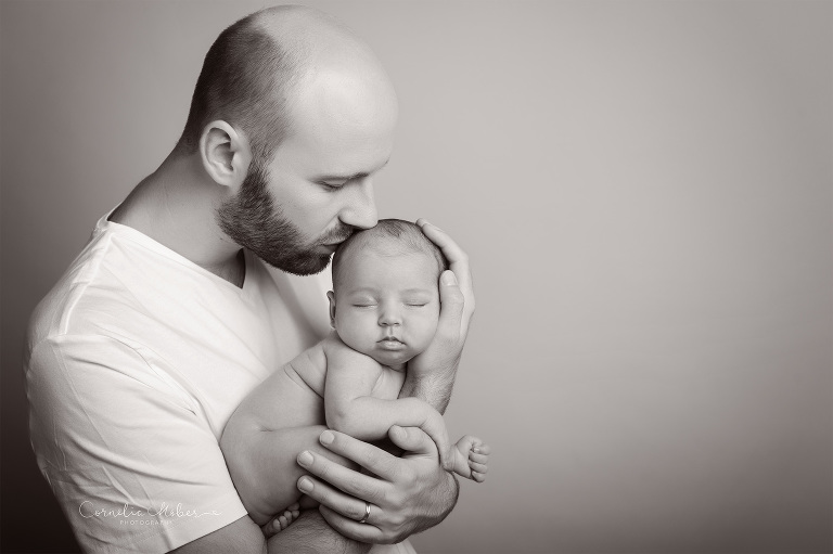 Neugeborenenfotografie Neugeborenenfotos Newbornportraits Newbornshoot Newborn Baby Photographer Babyshoot Babyfotografie Portrait Familie Cornelia Moebes Photography