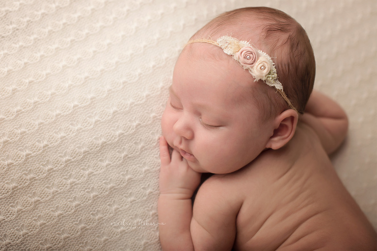 Neugeborenenfotografie Neugeborenenfotos Newbornportraits Newbornshoot Newborn Baby Photographer Babyshoot Babyfotografie Portrait Familie Cornelia Moebes Photography