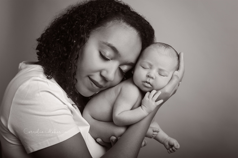 Neugeborenenfotografie Neugeborenenfotos Newbornportraits Newbornshoot Newborn Baby Photographer Babyshoot Babyfotografie Portrait Familie Cornelia Moebes Photography