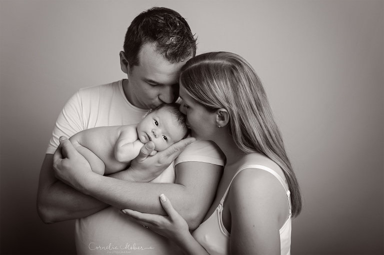 Neugeborenenfotografie Neugeborenenfotos Newbornportraits Newbornshoot Newborn Baby Photographer Babyshoot Babyfotografie Portrait Familie Cornelia Moebes Photography