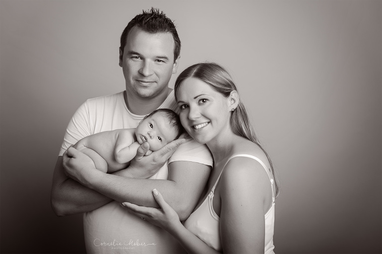 Neugeborenenfotografie Neugeborenenfotos Newbornportraits Newbornshoot Newborn Baby Photographer Babyshoot Babyfotografie Portrait Familie Cornelia Moebes Photography