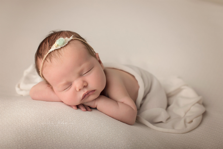 Neugeborenenfotografie Neugeborenenfotos Newbornportraits Newbornshoot Newborn Baby Photographer Babyshoot Babyfotografie Portrait Familie Cornelia Moebes Photography
