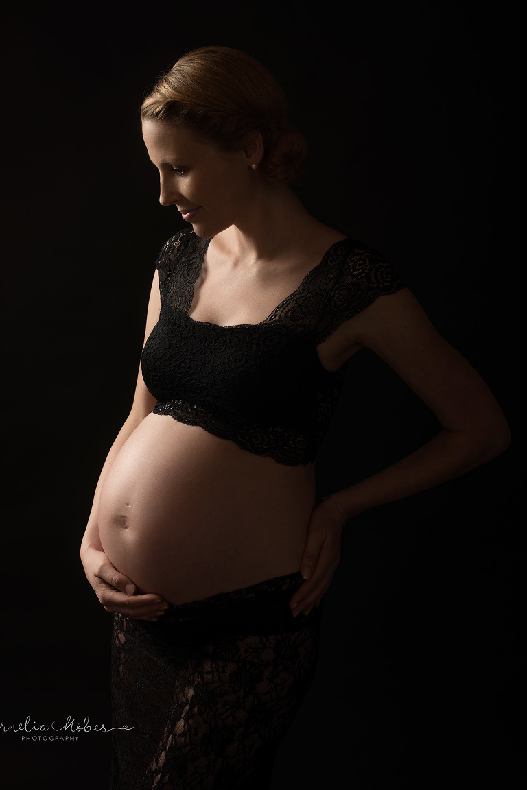 Schwangerschaftsfotografie Schwangerschaft Maternity Portrait Babybauch Shooting FineArt Mommyandme Cornelia Moebes Photography Zug Zürich Zentralschweiz