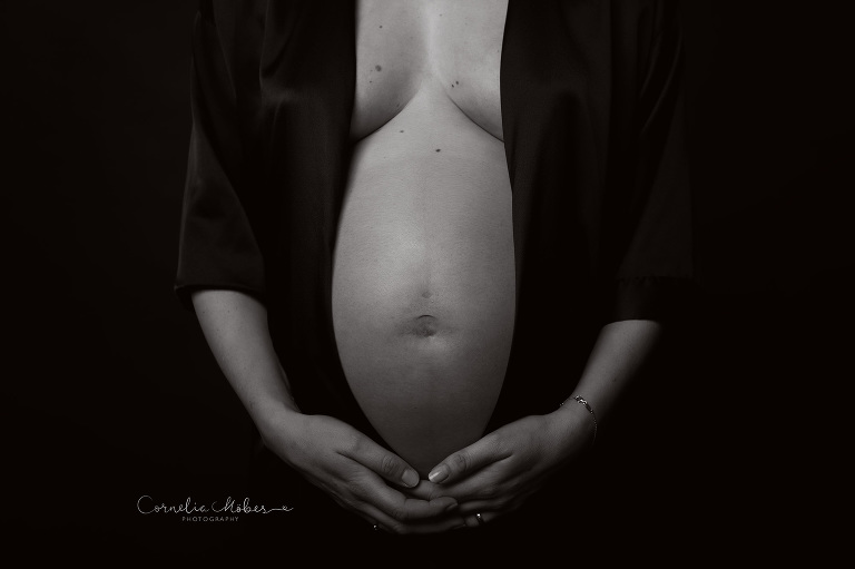 Schwangerschaftsfotografie Schwangerschaft Maternity Portrait Babybauch Shooting FineArt Mommyandme Cornelia Moebes Photography Zug Zürich Zentralschweiz