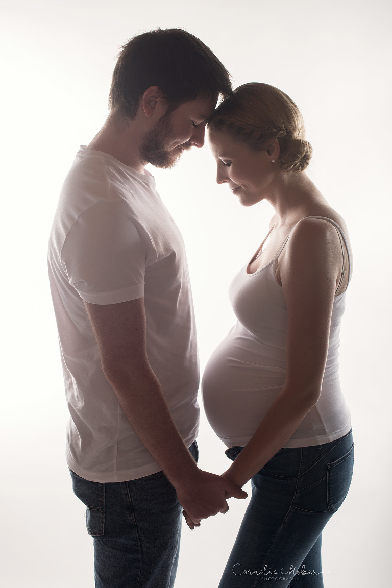 Schwangerschaftsfotografie Schwangerschaft Maternity Portrait Babybauch Shooting FineArt Mommyandme Cornelia Moebes Photography Zug Zürich Zentralschweiz