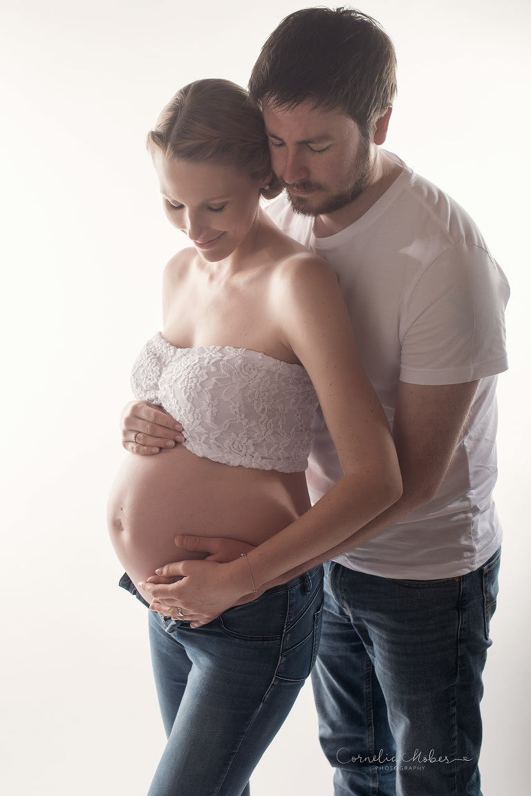 Schwangerschaftsfotografie Schwangerschaft Maternity Portrait Babybauch Shooting FineArt Mommyandme Cornelia Moebes Photography Zug Zürich Zentralschweiz