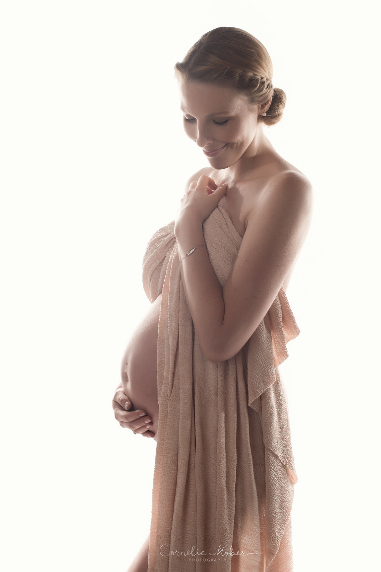 Schwangerschaftsfotografie Schwangerschaft Maternity Portrait Babybauch Shooting FineArt Mommyandme Cornelia Moebes Photography Zug Zürich Zentralschweiz