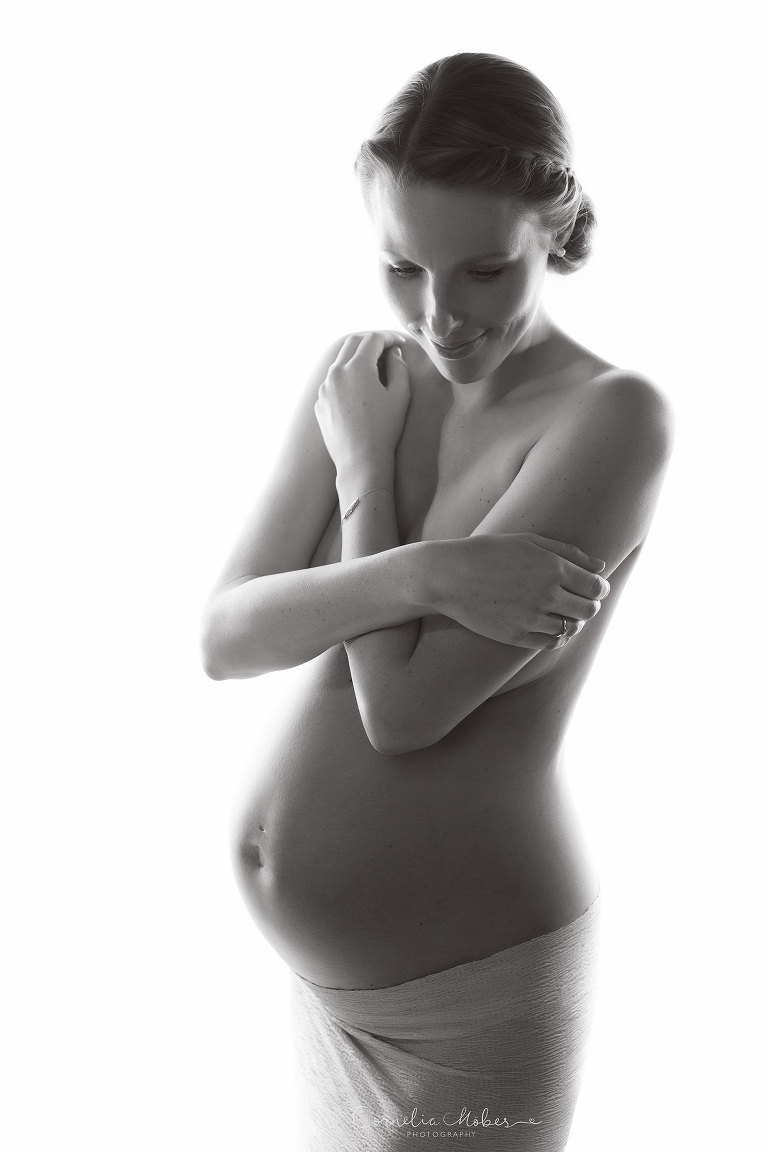 Schwangerschaftsfotografie Schwangerschaft Maternity Portrait Babybauch Shooting FineArt Mommyandme Cornelia Moebes Photography Zug Zürich Zentralschweiz