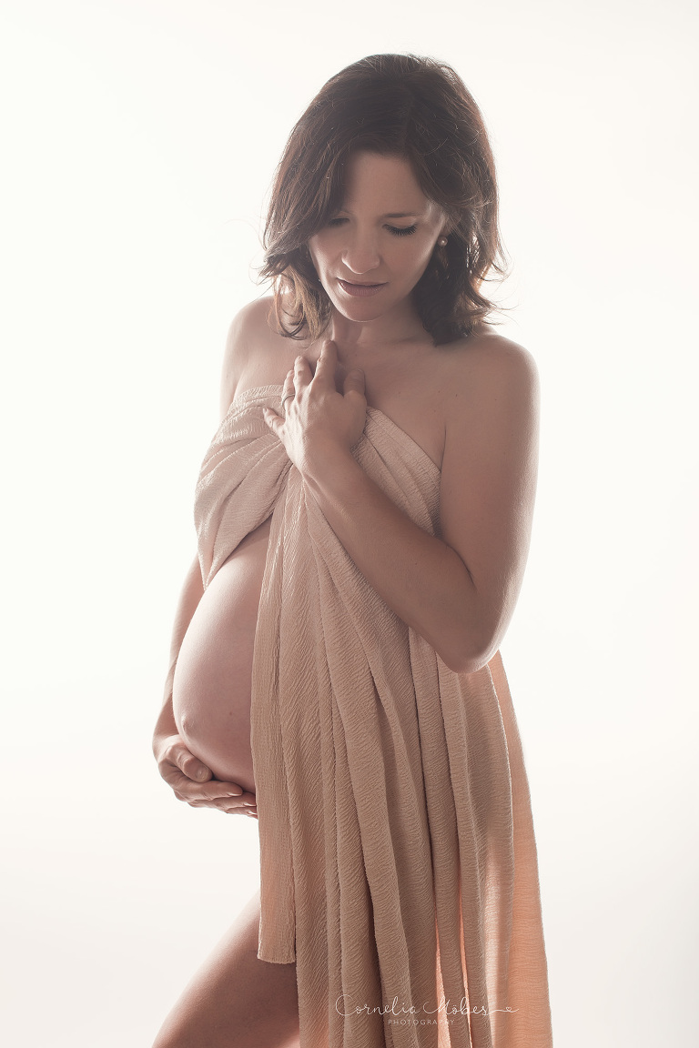 Schwangerschaftsfotografie Schwangerschaft Maternity Portrait Babybauch Shooting FineArt Mommyandme Cornelia Moebes Photography Zug Zürich Zentralschweiz