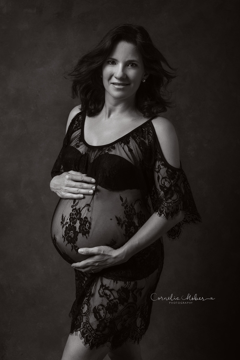 Schwangerschaftsfotografie Schwangerschaft Maternity Portrait Babybauch Shooting FineArt Mommyandme Cornelia Moebes Photography Zug Zürich Zentralschweiz