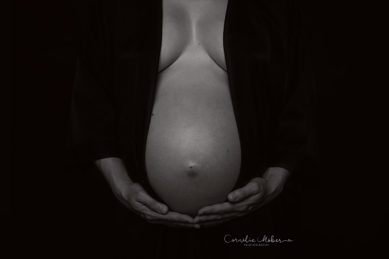Schwangerschaftsfotografie Schwangerschaft Maternity Portrait Babybauch Shooting FineArt Mommyandme Cornelia Moebes Photography Zug Zürich Zentralschweiz
