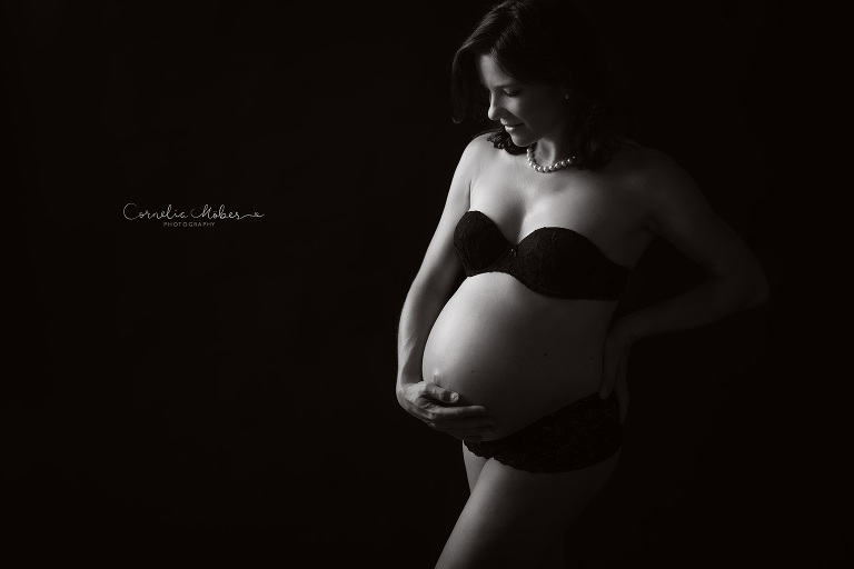 Schwangerschaftsfotografie Schwangerschaft Maternity Portrait Babybauch Shooting FineArt Mommyandme Cornelia Moebes Photography Zug Zürich Zentralschweiz