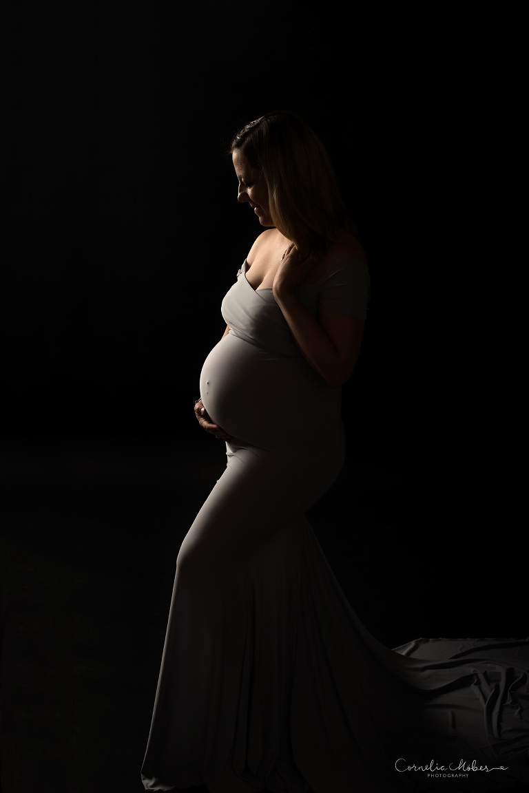 Schwangerschaftsfotografie Schwangerschaft Maternity Portrait Babybauch Shooting FineArt Mommyandme Cornelia Moebes Photography Zug Zürich Zentralschweiz