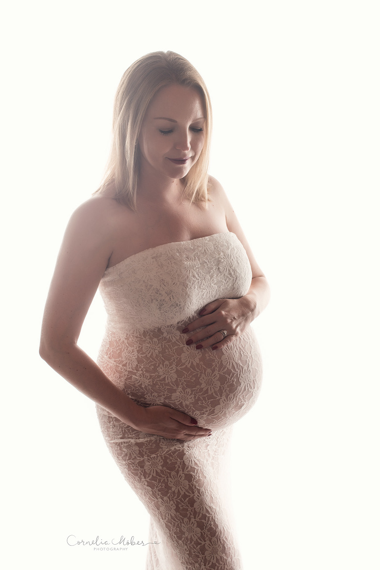 Schwangerschaftsfotografie Schwangerschaft Maternity Portrait Babybauch Shooting FineArt Mommyandme Cornelia Moebes Photography Zug Zürich Zentralschweiz