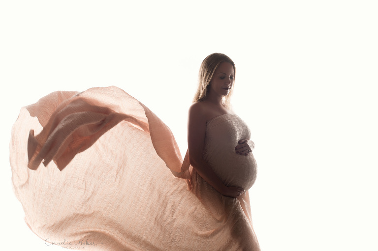 Schwangerschaftsfotografie Schwangerschaft Maternity Portrait Babybauch Shooting FineArt Mommyandme Cornelia Moebes Photography Zug Zürich Zentralschweiz