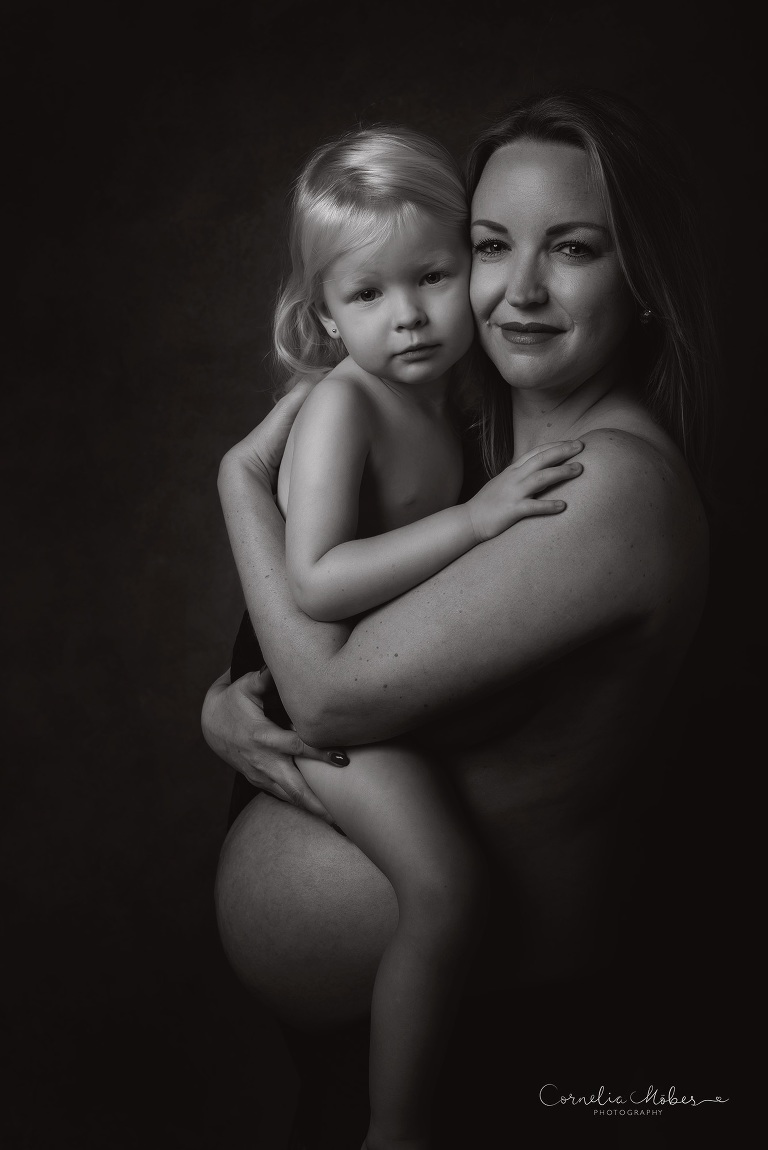 Schwangerschaftsfotografie Schwangerschaft Maternity Portrait Babybauch Shooting FineArt Mommyandme Cornelia Moebes Photography Zug Zürich Zentralschweiz