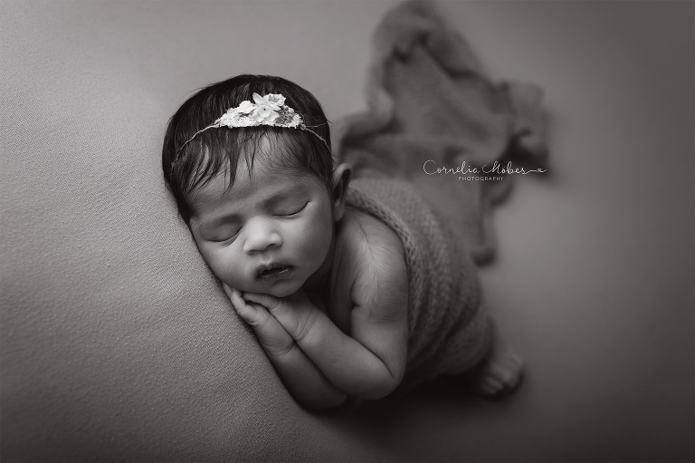 Neugeborenenfotografie Neugeborenenfotos Newbornportraits Newbornshoot Newborn Baby Photographer Babyshoot Babyfotografie Portrait Familie Cornelia Moebes Photography