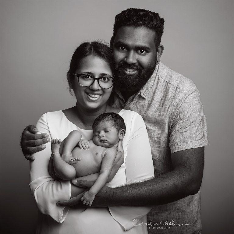 Neugeborenenfotografie Neugeborenenfotos Newbornportraits Newbornshoot Newborn Baby Photographer Babyshoot Babyfotografie Portrait Familie Cornelia Moebes Photography