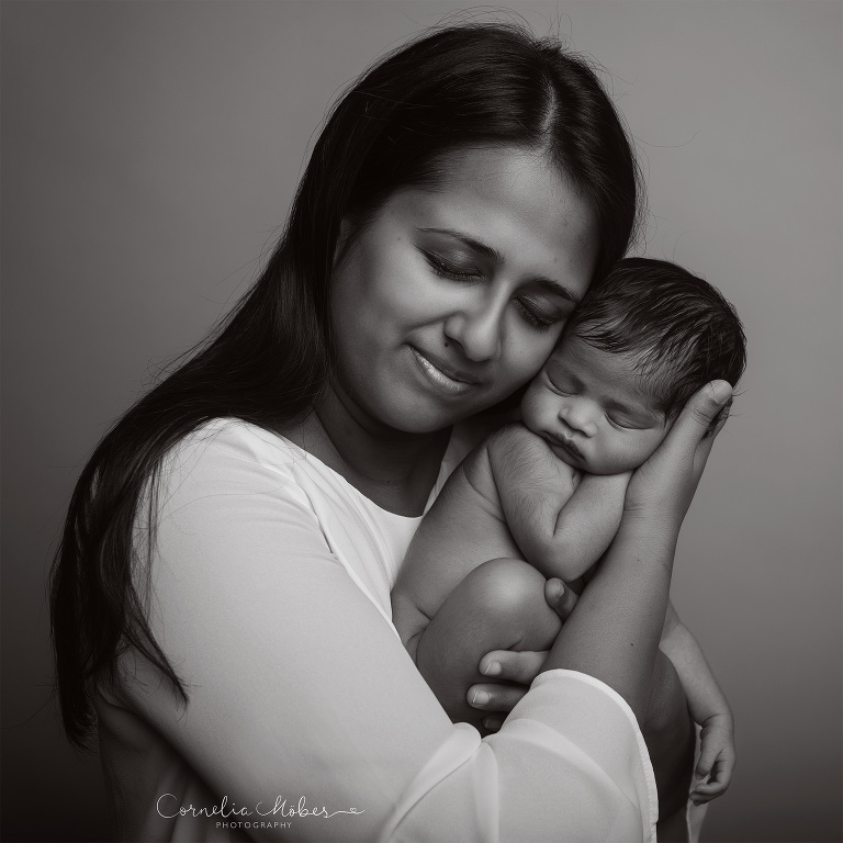 Neugeborenenfotografie Neugeborenenfotos Newbornportraits Newbornshoot Newborn Baby Photographer Babyshoot Babyfotografie Portrait Familie Cornelia Moebes Photography