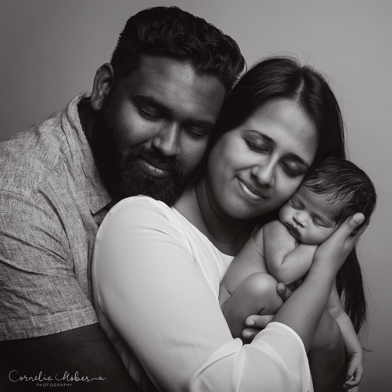 Neugeborenenfotografie Neugeborenenfotos Newbornportraits Newbornshoot Newborn Baby Photographer Babyshoot Babyfotografie Portrait Familie Cornelia Moebes Photography