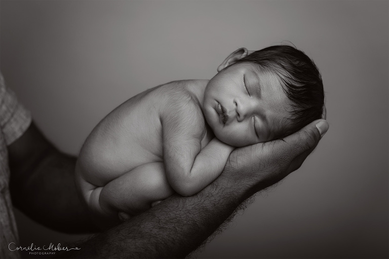 Neugeborenenfotografie Neugeborenenfotos Newbornportraits Newbornshoot Newborn Baby Photographer Babyshoot Babyfotografie Portrait Familie Cornelia Moebes Photography