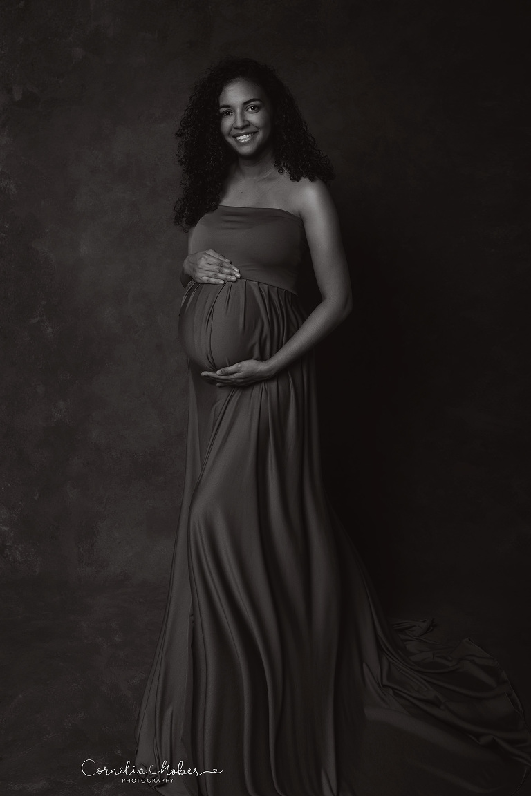 chwangerschaftsfotografie Schwangerschaft Maternity Portrait Babybauch Shooting FineArt Mommyandme Cornelia Moebes Photography Zug Zürich Zentralschweiz