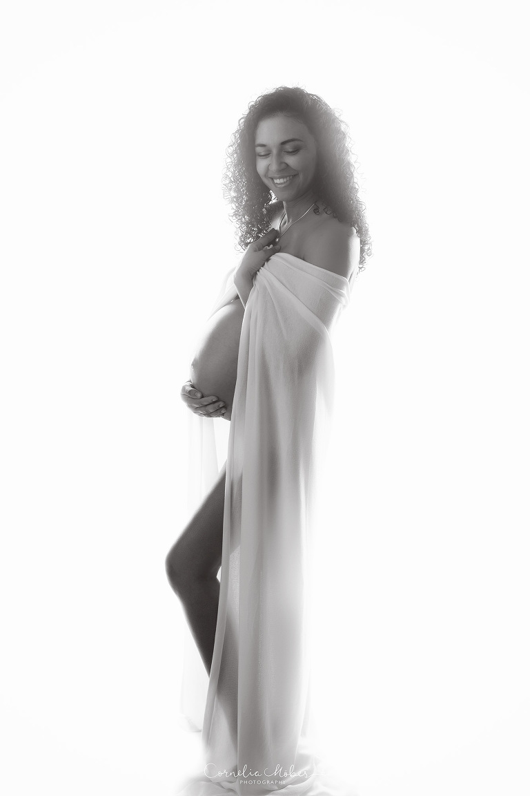 chwangerschaftsfotografie Schwangerschaft Maternity Portrait Babybauch Shooting FineArt Mommyandme Cornelia Moebes Photography Zug Zürich Zentralschweiz