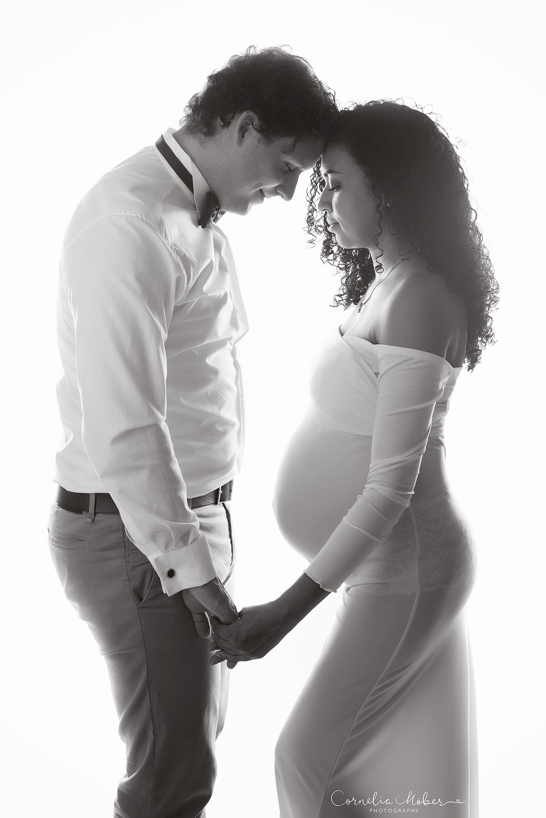 chwangerschaftsfotografie Schwangerschaft Maternity Portrait Babybauch Shooting FineArt Mommyandme Cornelia Moebes Photography Zug Zürich Zentralschweiz