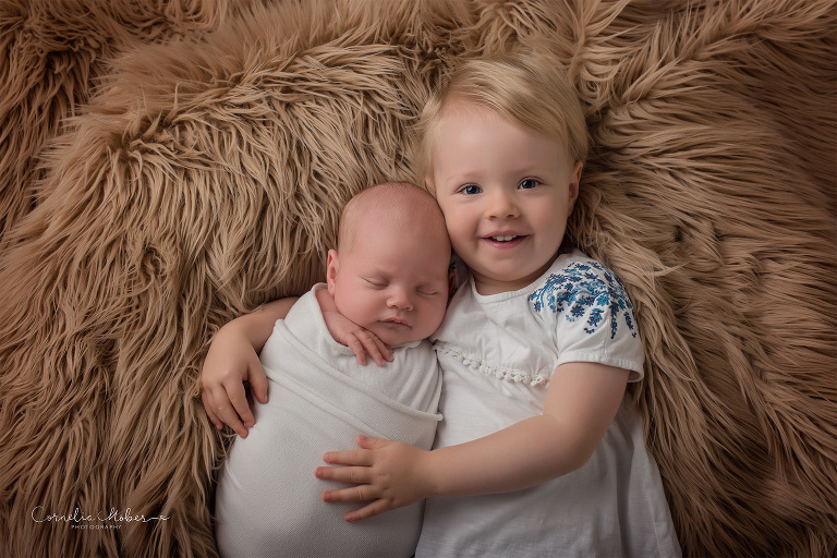 Neugeborenenfotografie Neugeborenenfotos Newbornportraits Newbornshoot Newborn Baby Photographer Babyshoot Babyfotografie Portrait Familie Cornelia Moebes Photography